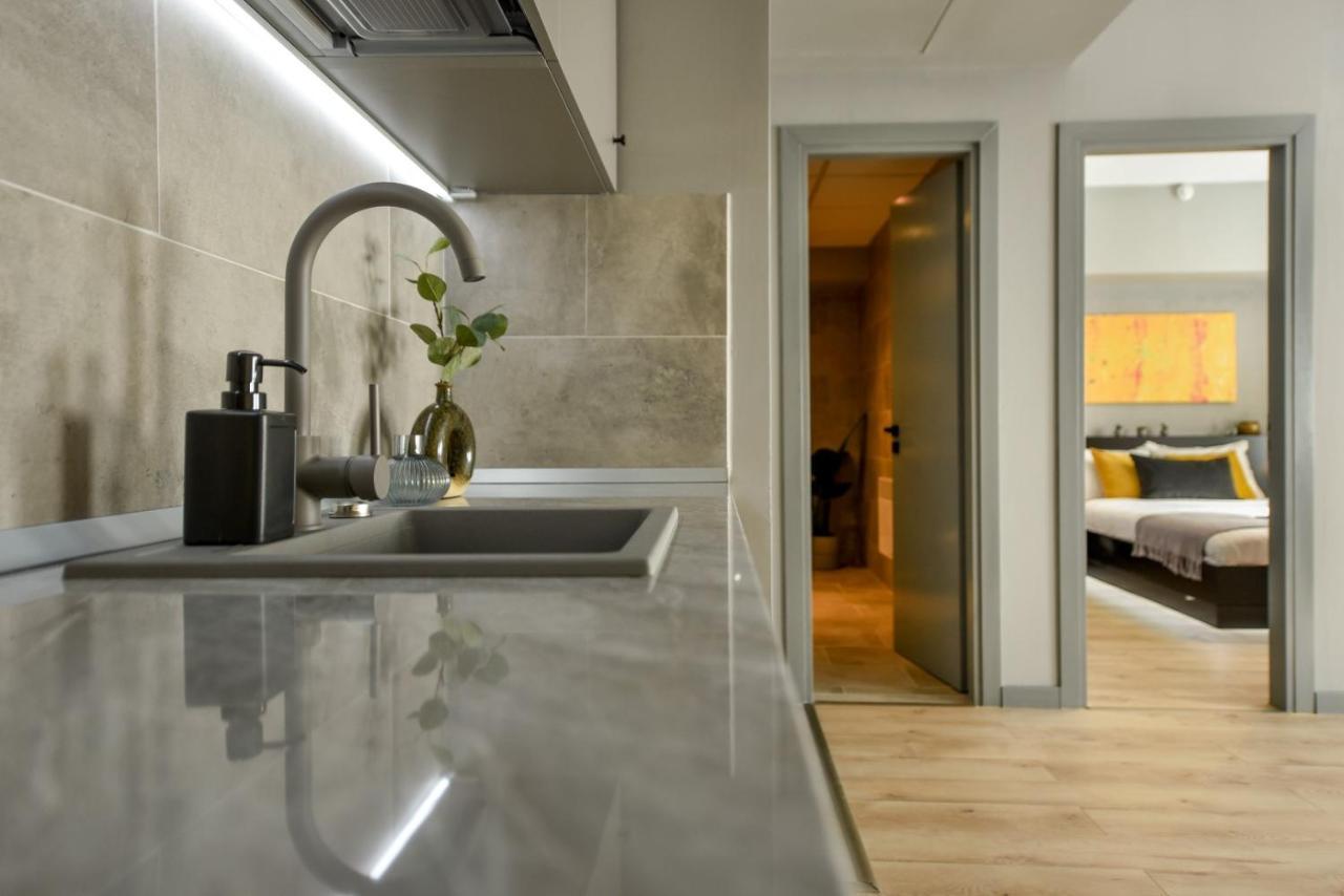 Luxury Apartment Near Radisson Hotel - Wall Projector & Modern Design Bucharest Exterior photo